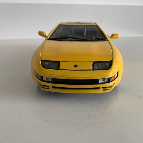 Kyosho Nissan 300ZX Fairlady Z in Yellow 1/18 1:18 Scale Diecast